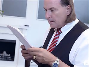 cabooses BUERO - uber-sexy German milf screws manager at the office